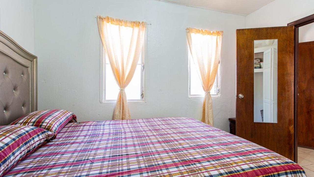 Moonlight Cottage East End Village المظهر الخارجي الصورة