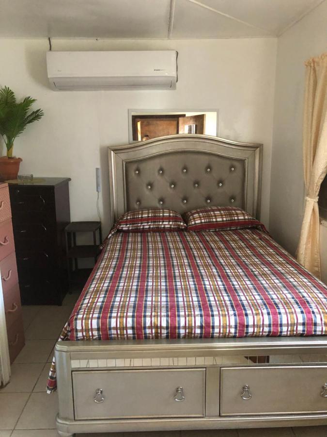 Moonlight Cottage East End Village المظهر الخارجي الصورة