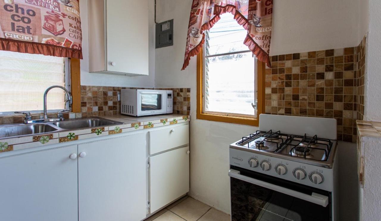 Moonlight Cottage East End Village المظهر الخارجي الصورة
