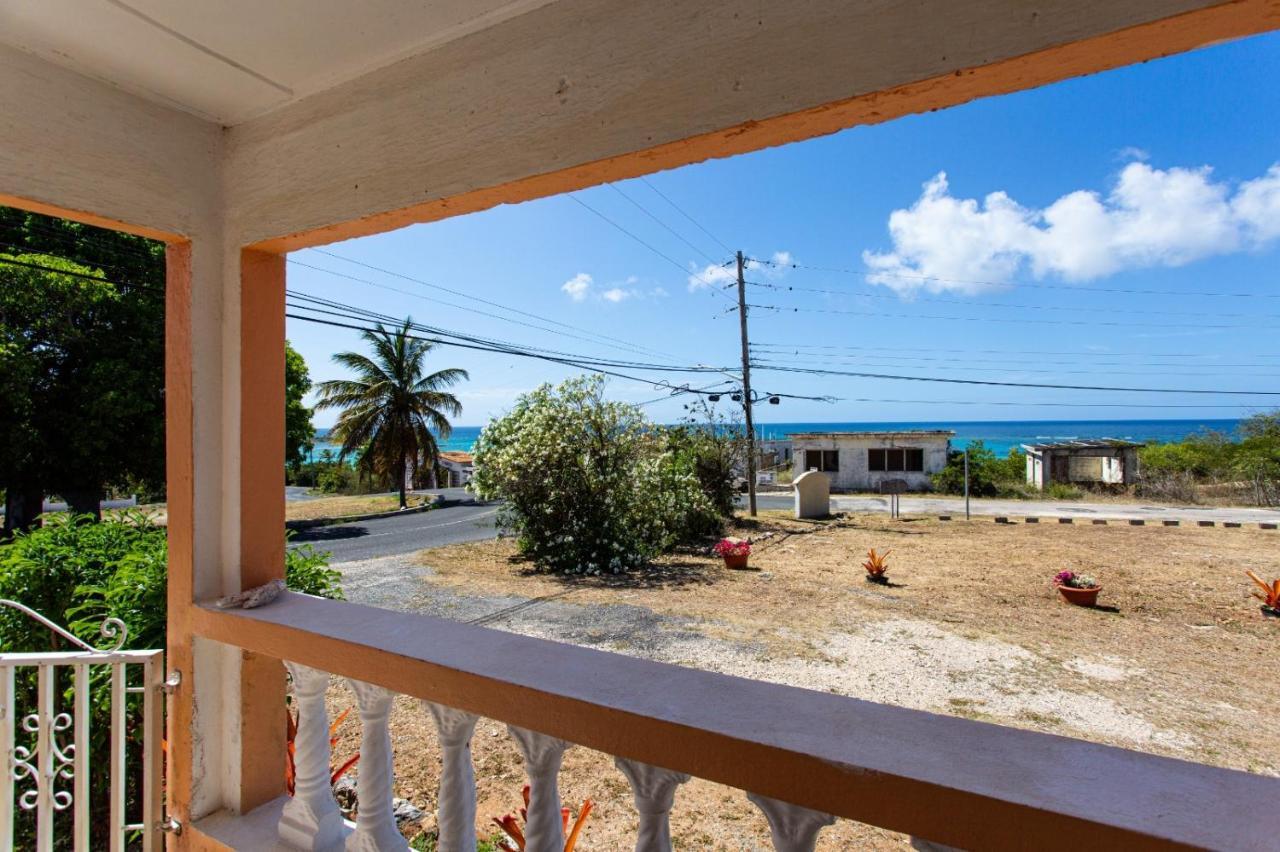 Moonlight Cottage East End Village المظهر الخارجي الصورة