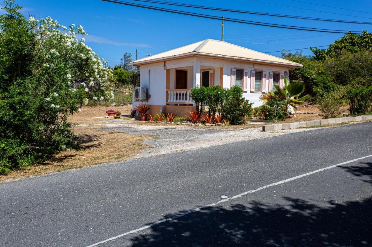 Moonlight Cottage East End Village المظهر الخارجي الصورة