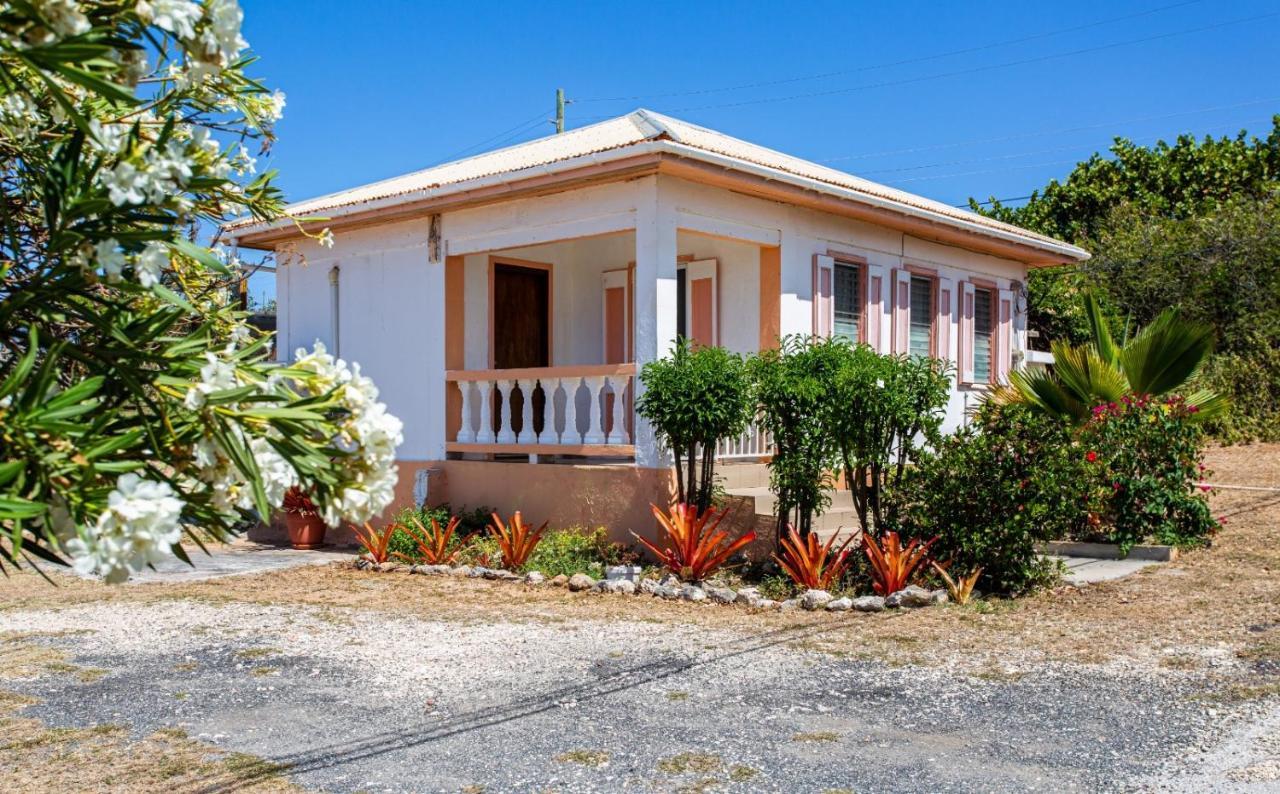 Moonlight Cottage East End Village المظهر الخارجي الصورة